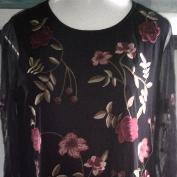 🥀 Charter Club Women's Black w/Embroidered Roses Blouse🥀 - Picture 1 of 7